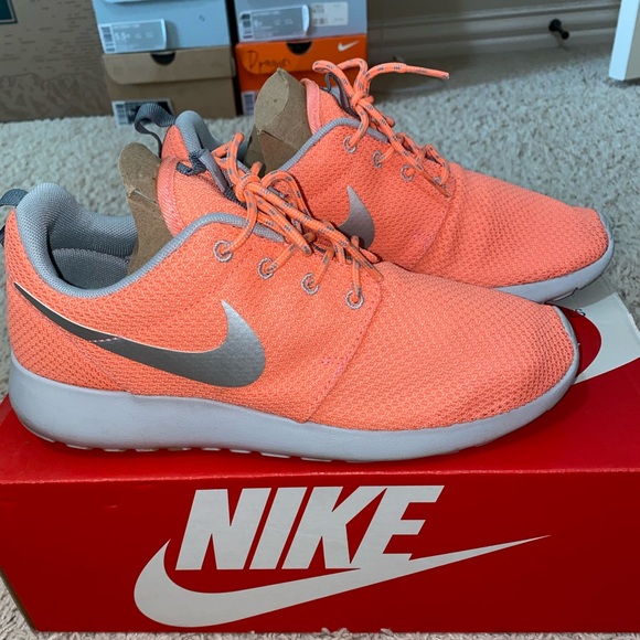 WMNS NIKE ROSHERUN - Picture 4 of 4